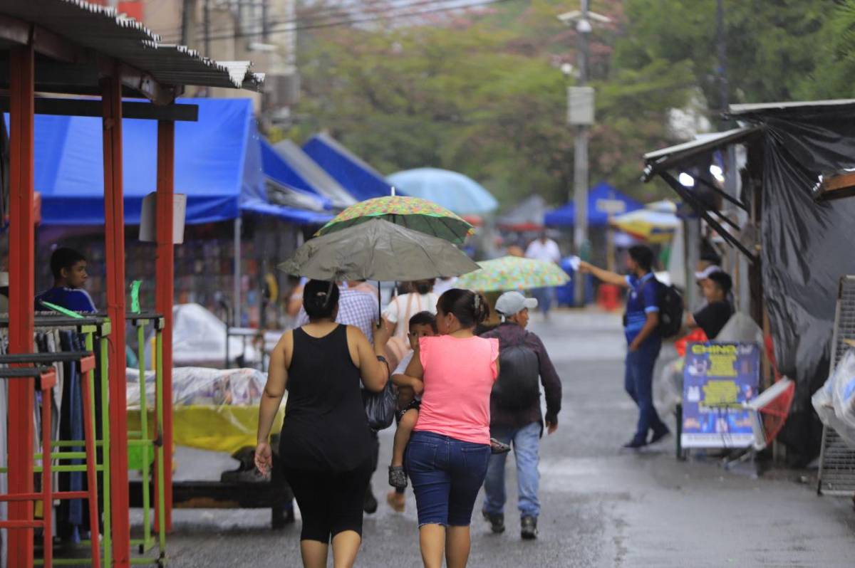 Clima: vaguada deja lluvias en cuatro regiones de Honduras