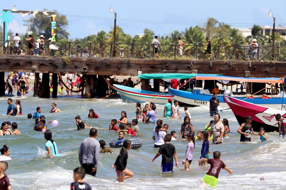 Miles disfrutaron del Feriado Morazánico en el litoral atlántico sin incidencias que lamentar