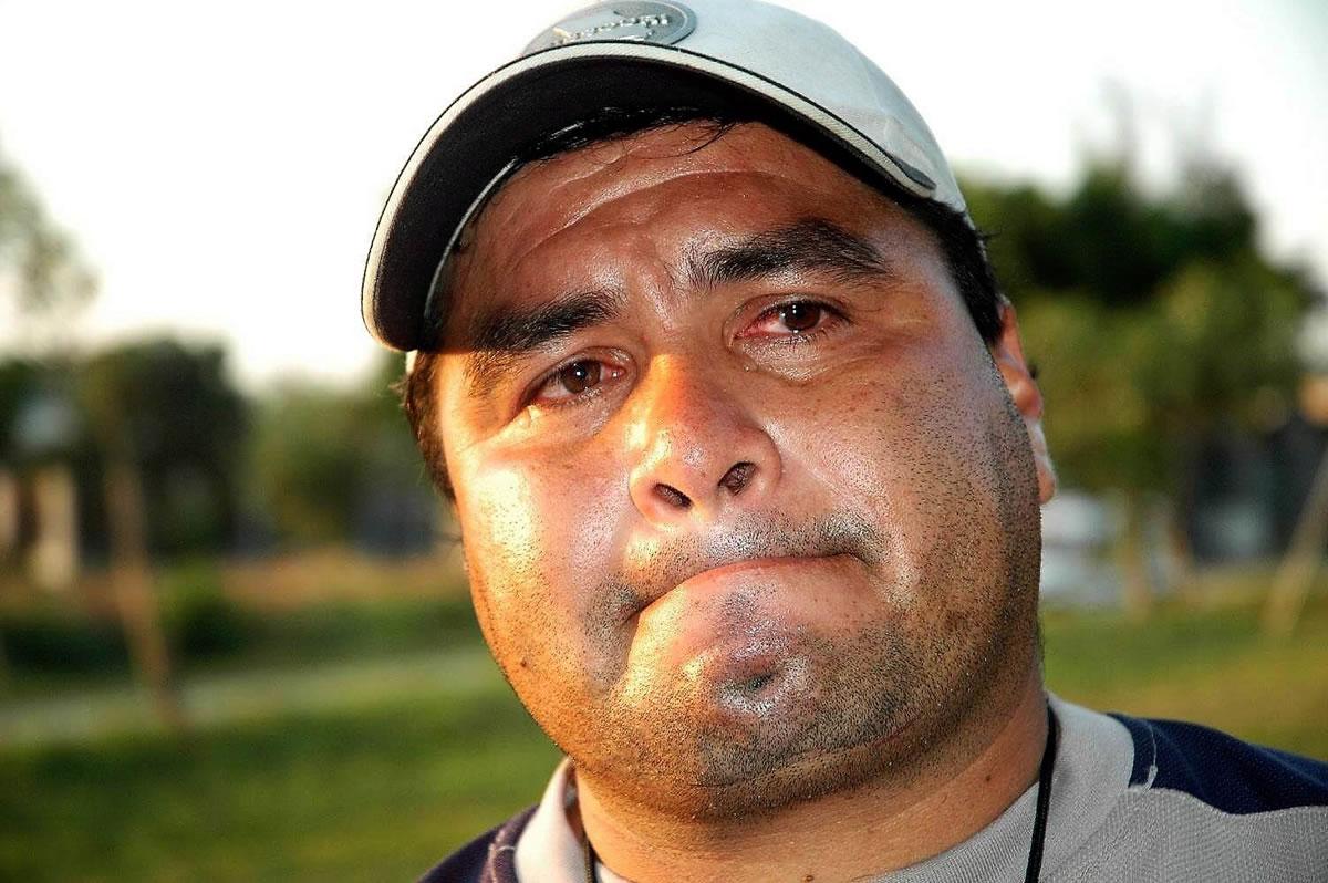 Óscar Cruz llorando al recordar ese trago amargo que vivió cuando no pudo ir al Barcelona por una lesión.