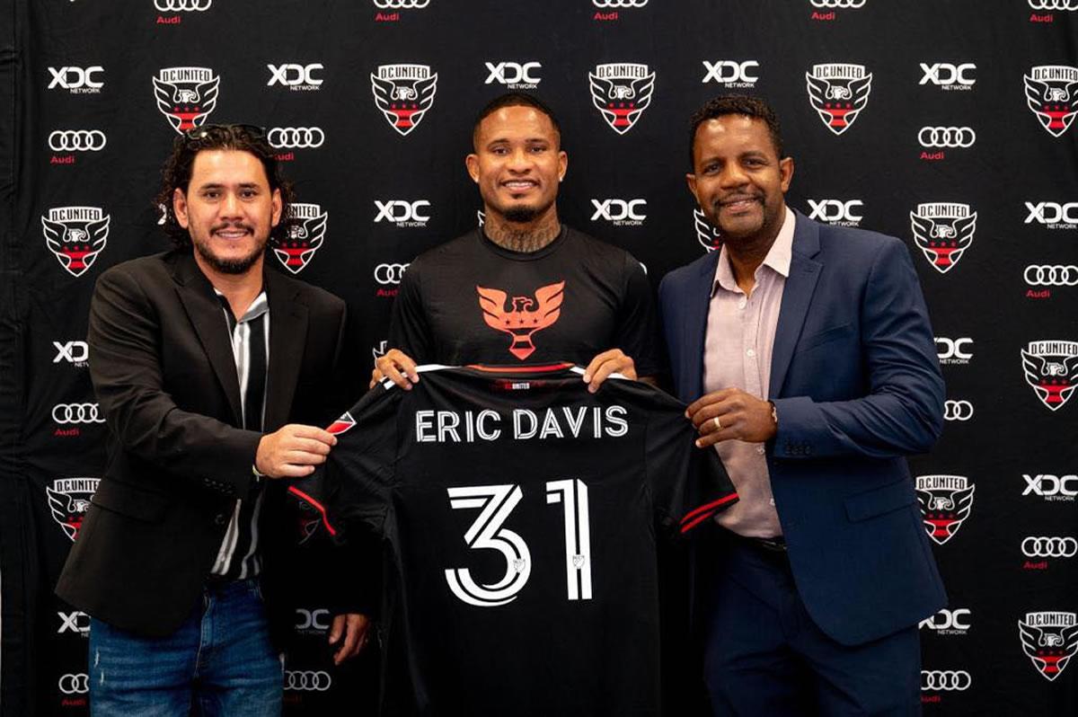 Luciano Emilio durante la presentación del panameño Eric Davis con el DC United.