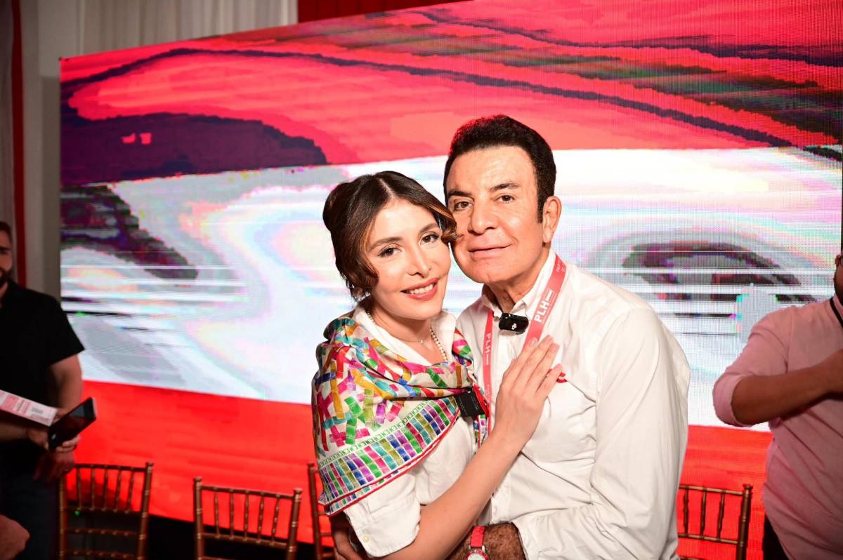 Iroshka Elvir a Scherly Arriaga: seguí haciendo campaña con los fondos de Sedesol