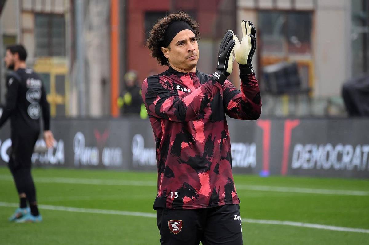“Memo” Ochoa se luce con la Salernitana en Italia