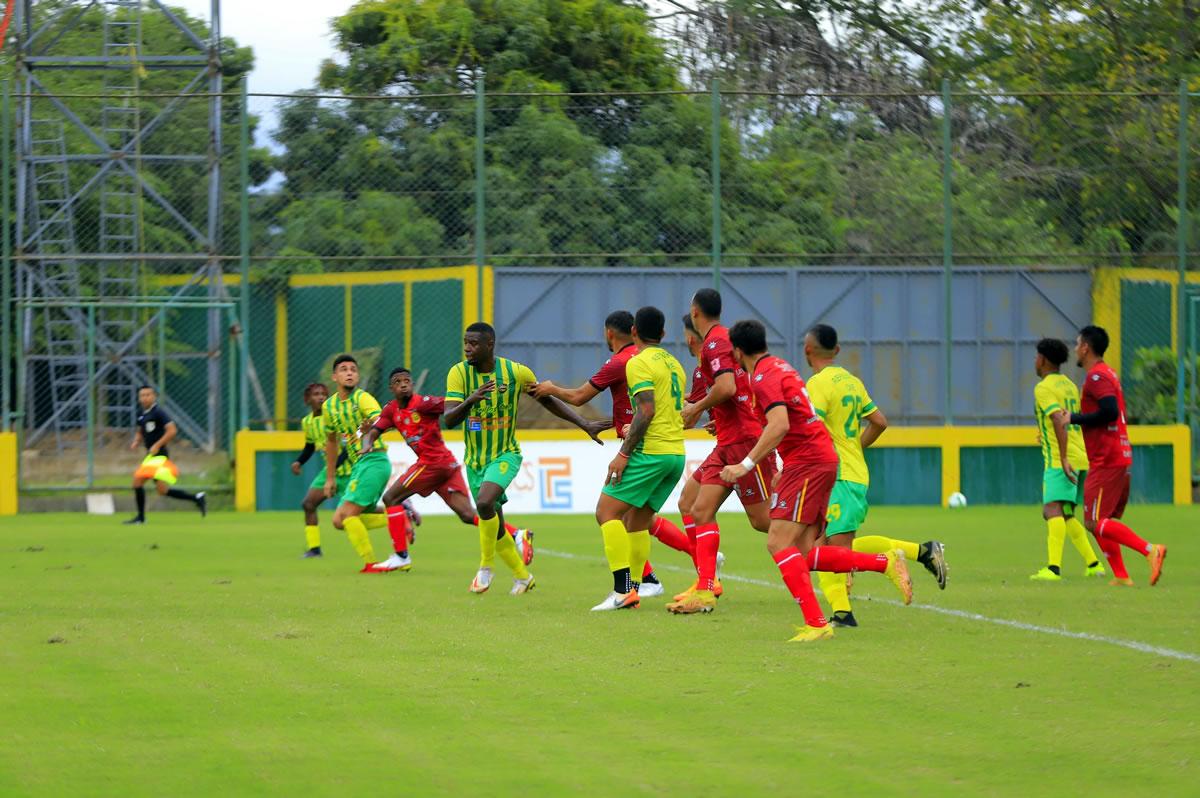 Parrillas One le jugó de tú a tú al Real España en el amistoso en el estadio Luis Girón.