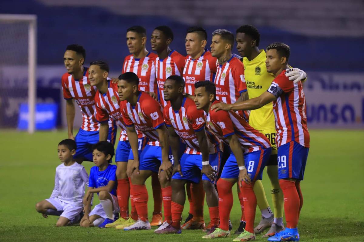 Pedro Troglio mandó un 11 titular alternativo para el clásico ante Marathón.