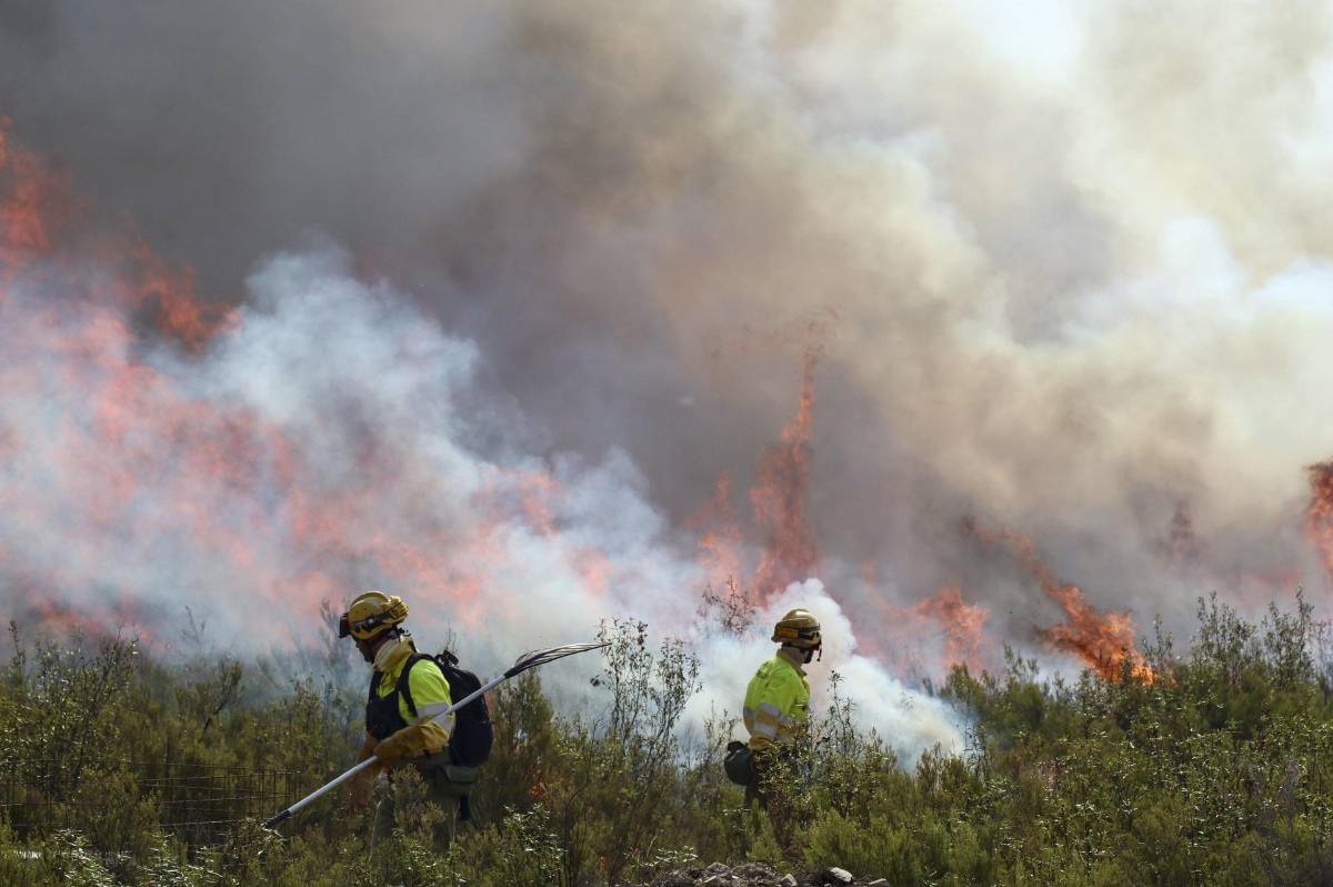 Un muerto y  miles de evacuados por incendio en Madrid