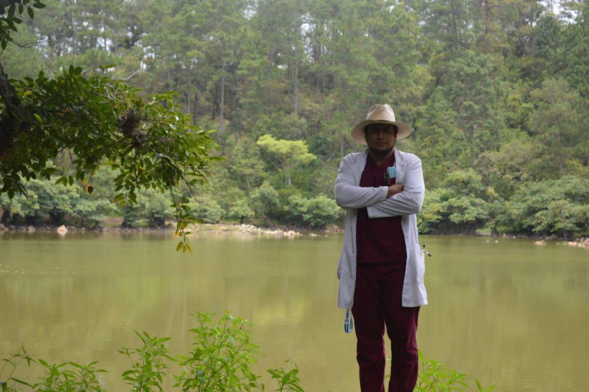 Joven médico urge de cirugía  para vencer el cáncer y apelan a solidaridad de hondureños