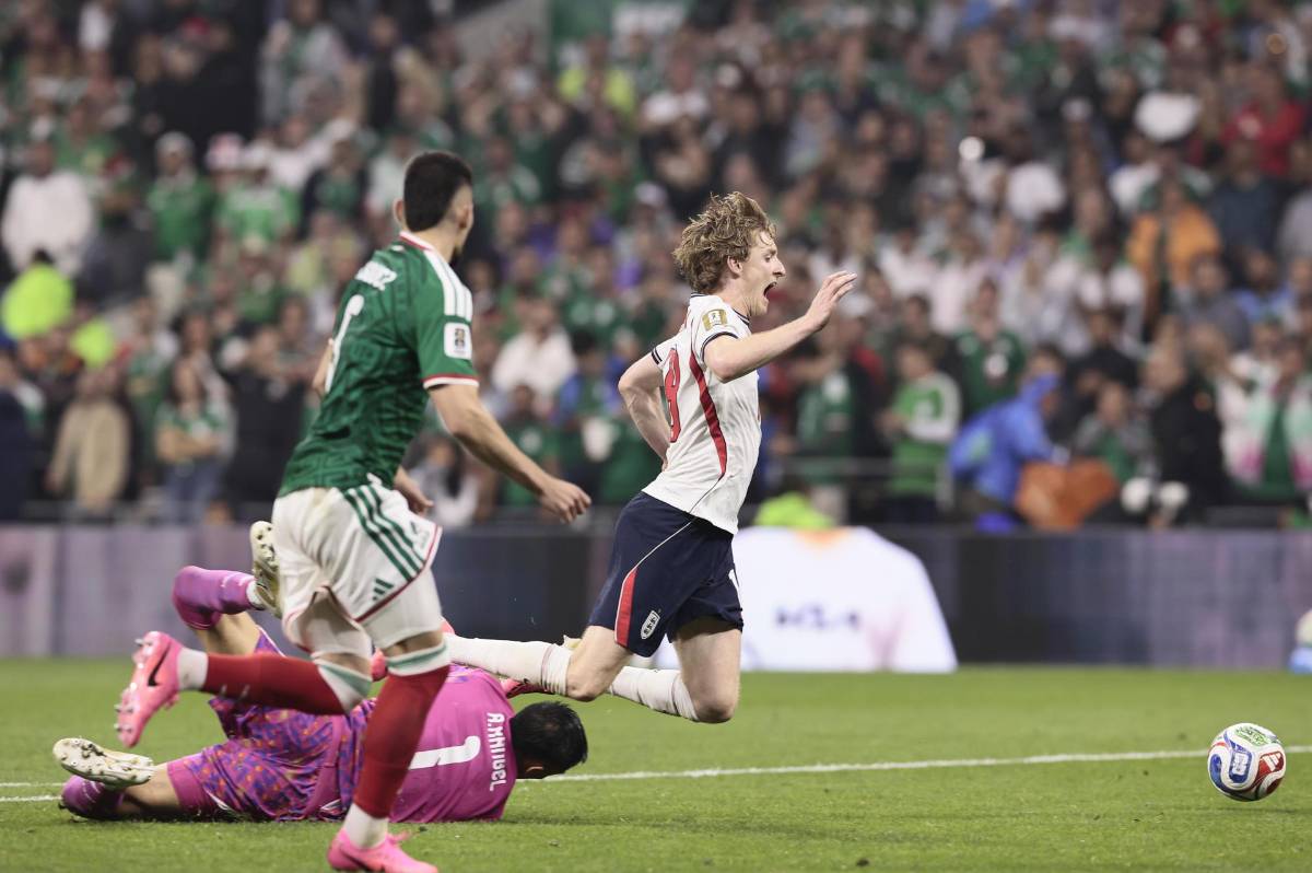 México se quiebra tras eliminación, llanto de Ochoa y 'Aztecazo' de Inglaterra