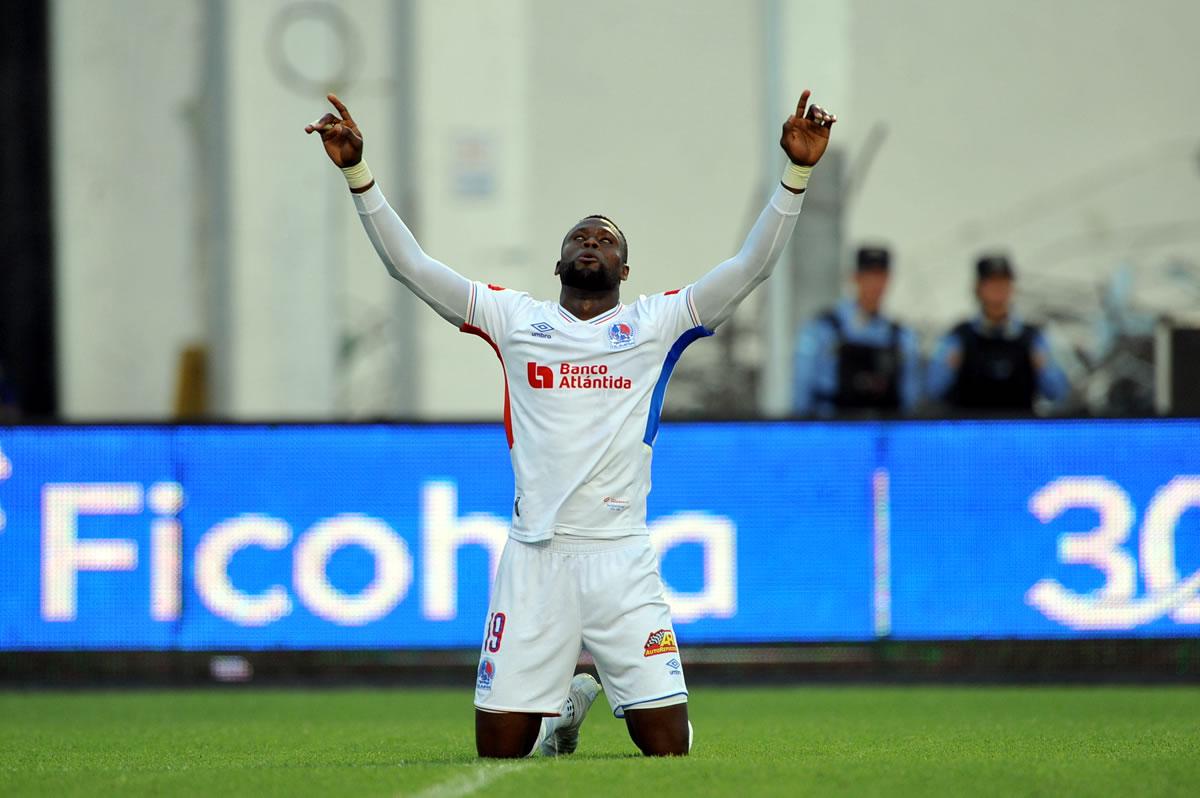 Yustin Arboleda marcó un doblete y ya tiene cinco goles en el campeonato.