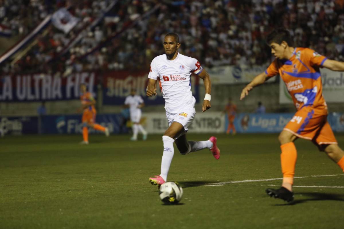 Bengtson es el centro-delantero del Olimpia ante UPN.