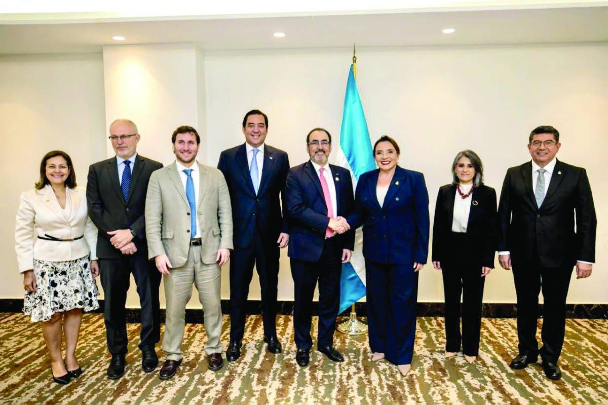 Buscan en el CAF fondos para tren interoceánico