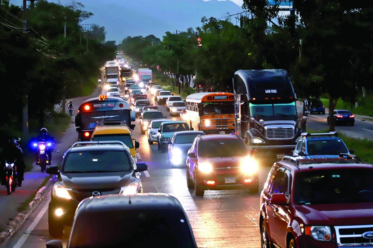 La salida al sur en San Pedro Sula conduce hacia la capital Tegucigalpa y otros municipios y departamentos como Villanueva, Copán y Santa Bárbara.