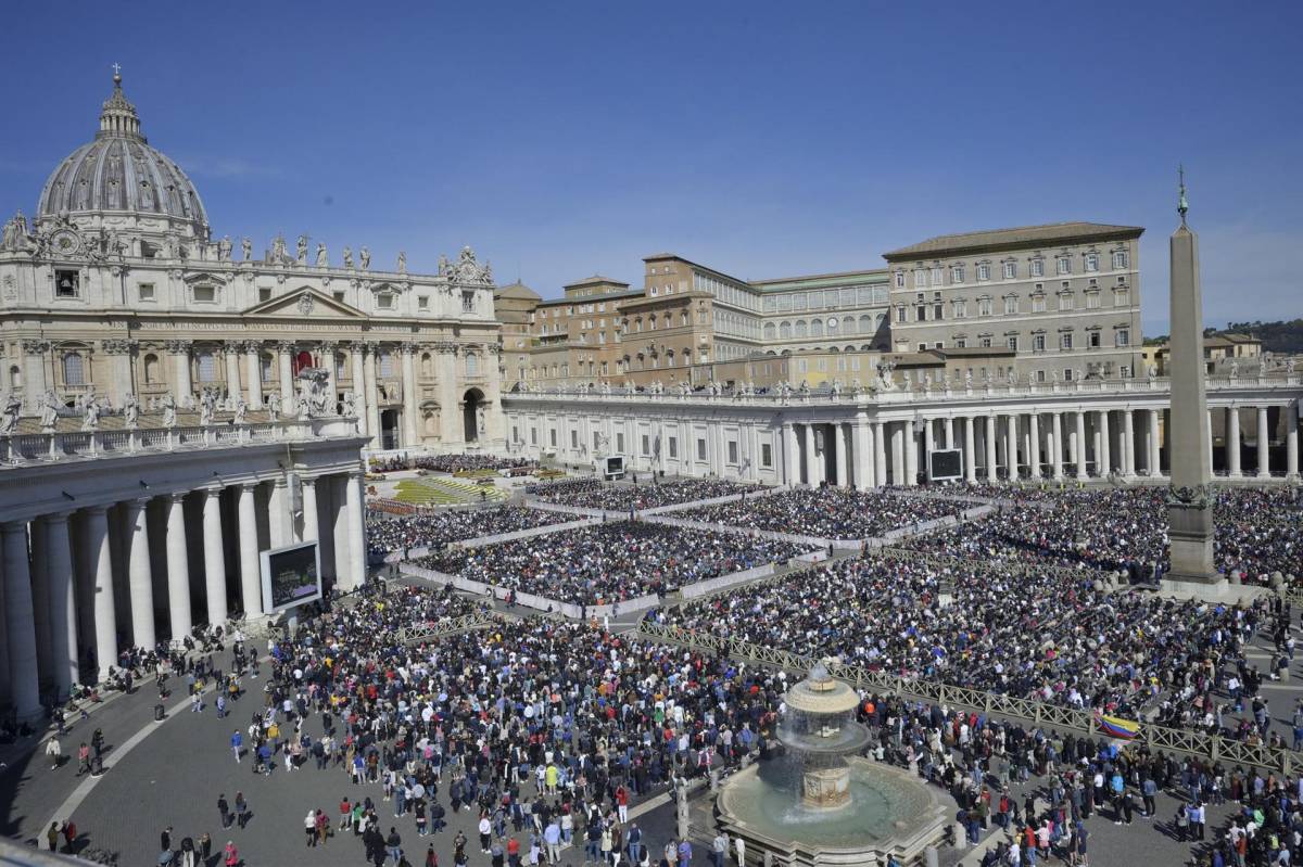 El papa Francisco pide en su mensaje de Pascua que los países escuchen el grito de paz