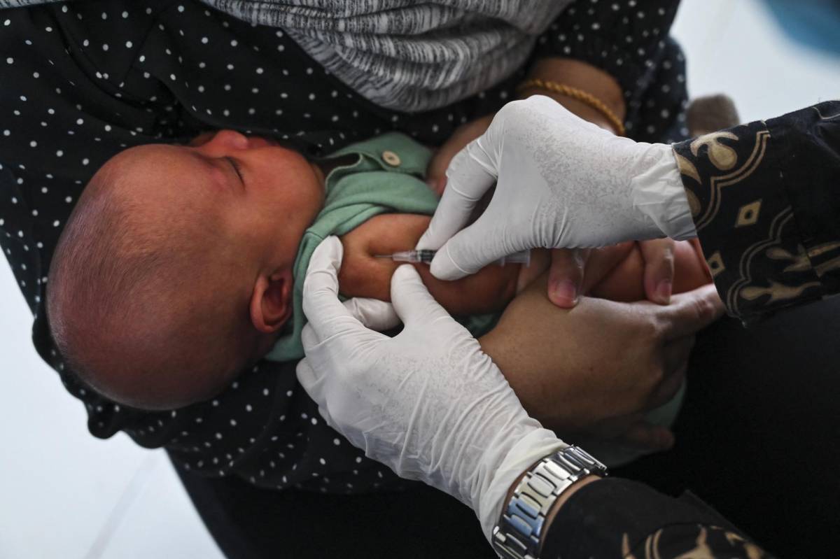 Expertos de EEUU recomiendan vacuna anticovid de Moderna para bebés e infantes