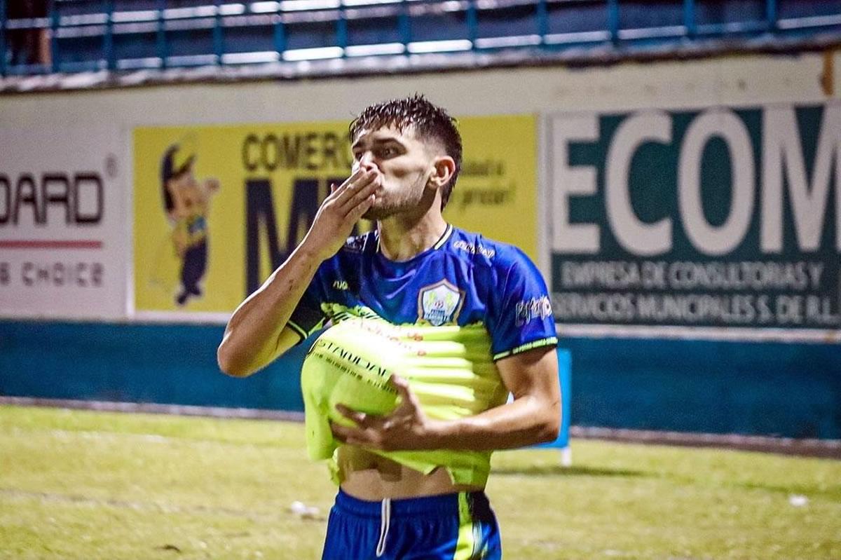 El delantero argentino dedicó su primer gol del campeonato a su familia.