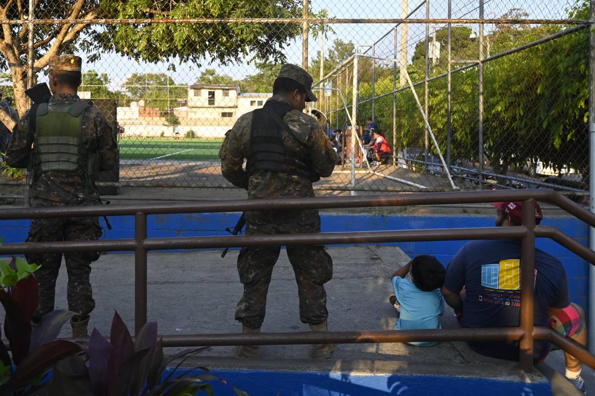 Muertes de detenidos en régimen de excepción en El Salvador aumentan a 111