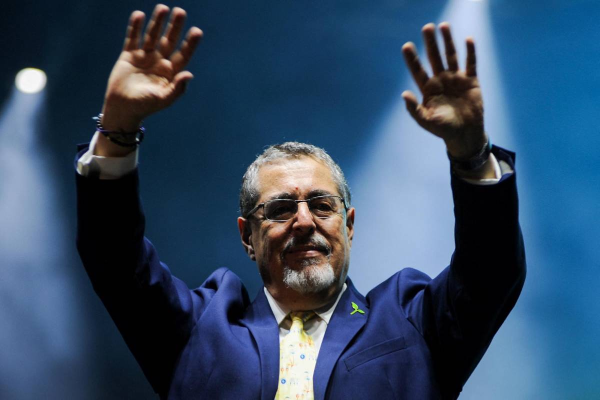 El favorito Bernardo Arévalo encabeza el escrutinio en Guatemala