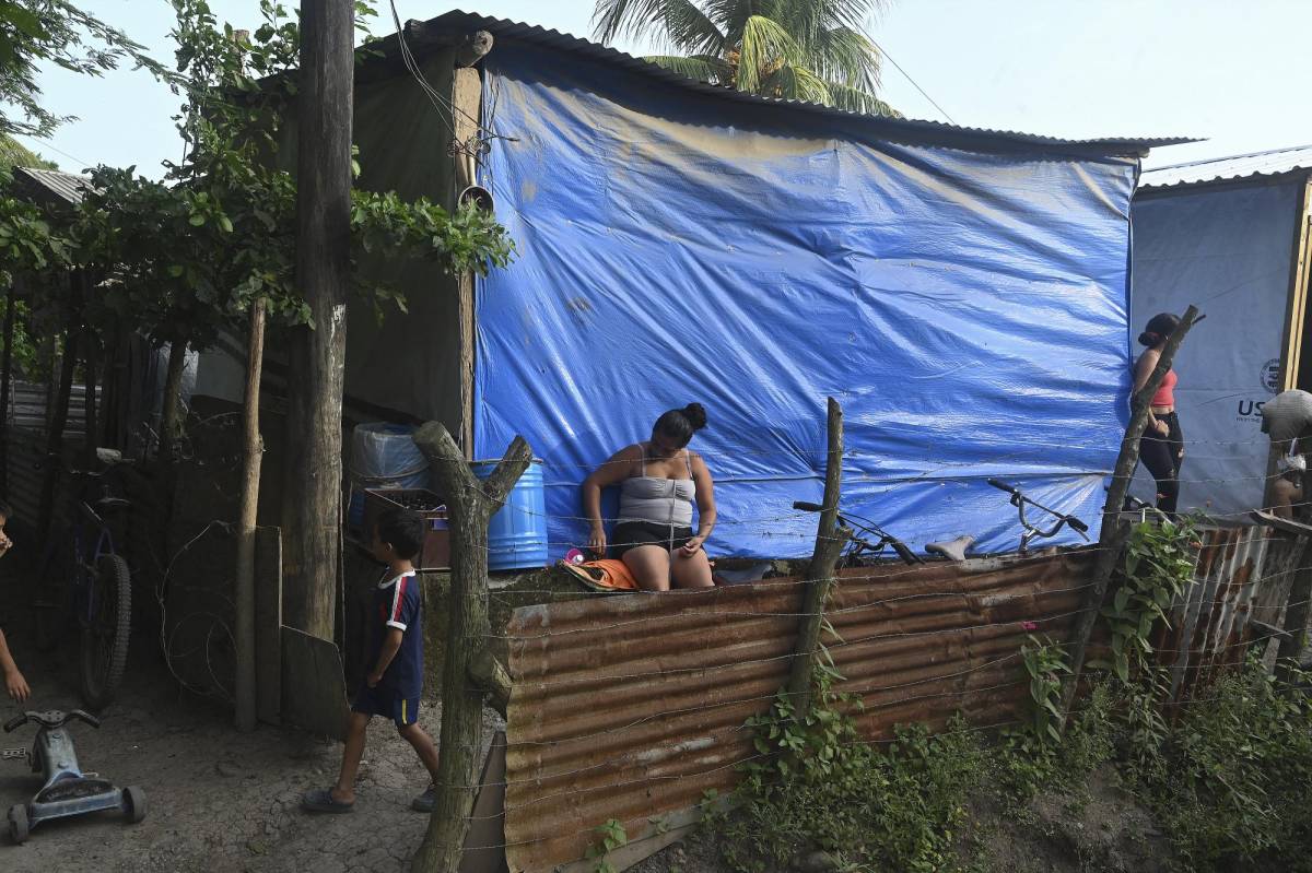 Muchas familiares perdieron sus hogares tras el azote de los huracanes Eta e Iota en Honduras y Nicaragua.
