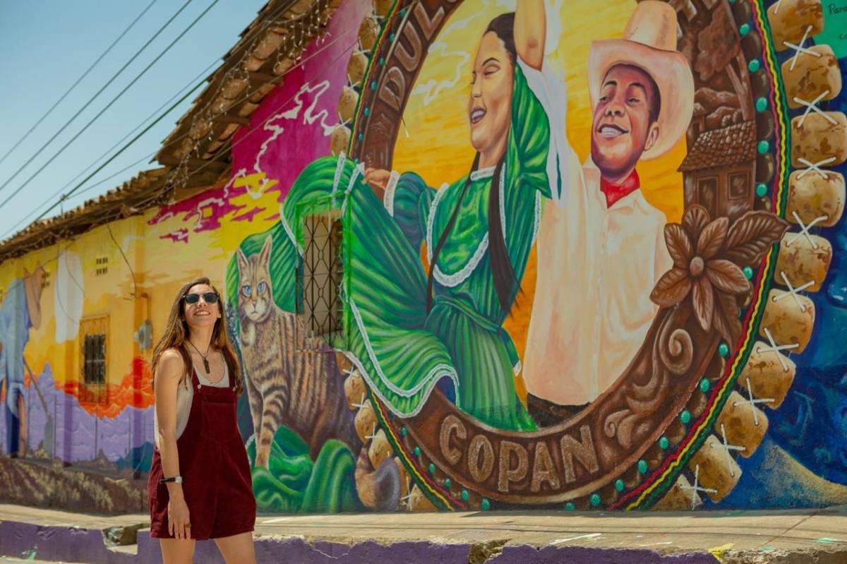 Más de 200 pintorescos murales hay en Dulce Nombre.