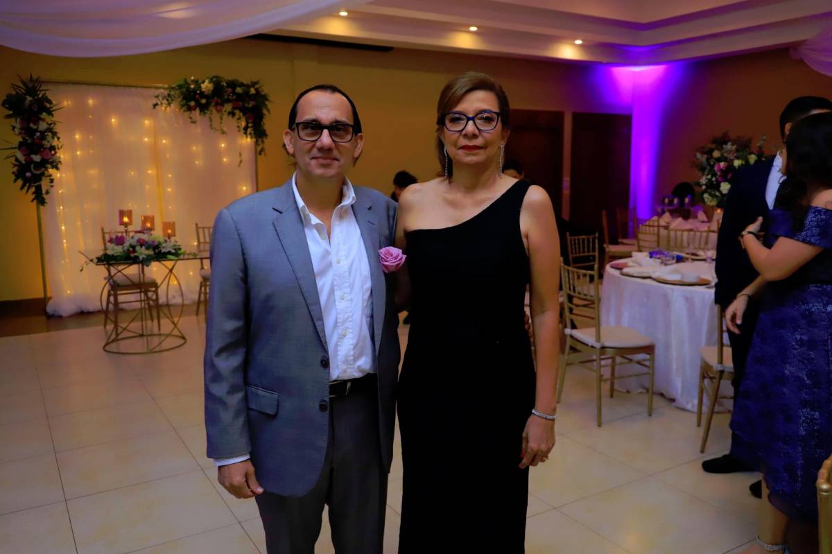 Marcelo Gargano y Sonja Mejía celebran romántica boda