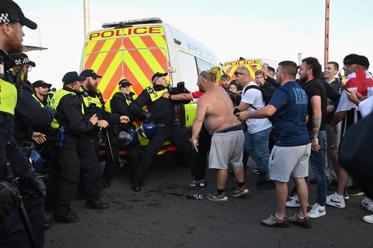 Quinto día de violentas protestas de la extrema derecha en Reino Unido