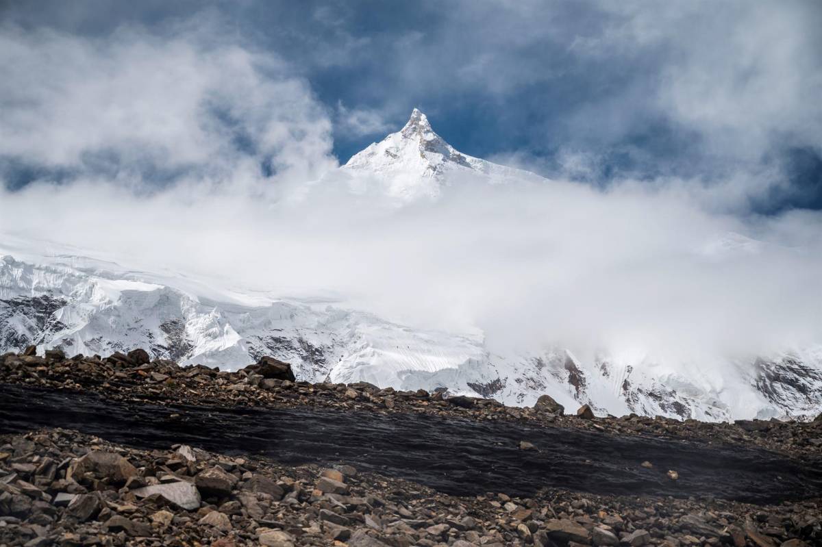 Al menos cuatro muertos y 26 desaparecidos tras avalancha en el Himalaya