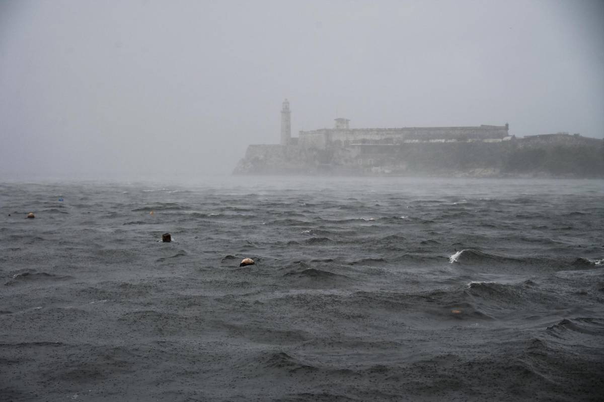 Ian cruza el occidente cubano dejando intensas lluvias y vientos huracanados