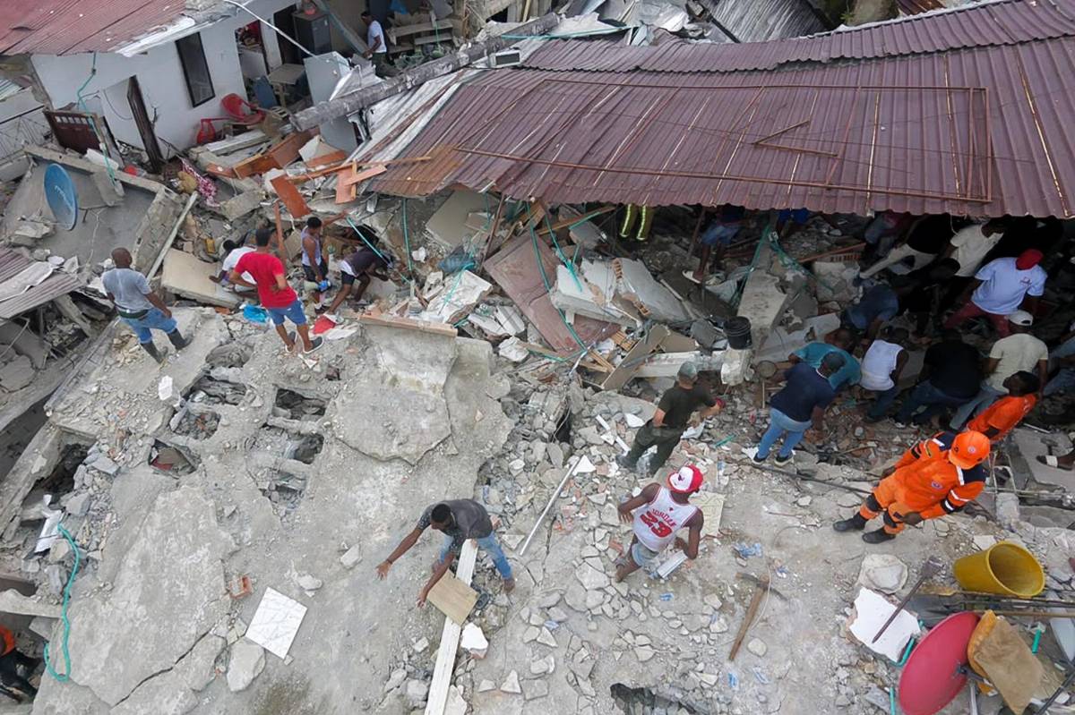 Hondureños quedan varados en Colombia tras terremoto luego de competir en festival folclórico