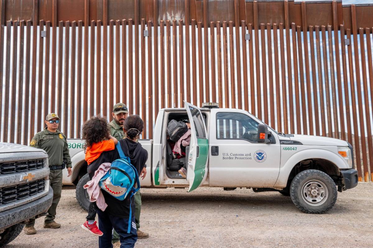Detenciones de migrantes en la frontera de EEUU se reducen a su punto más bajo en años