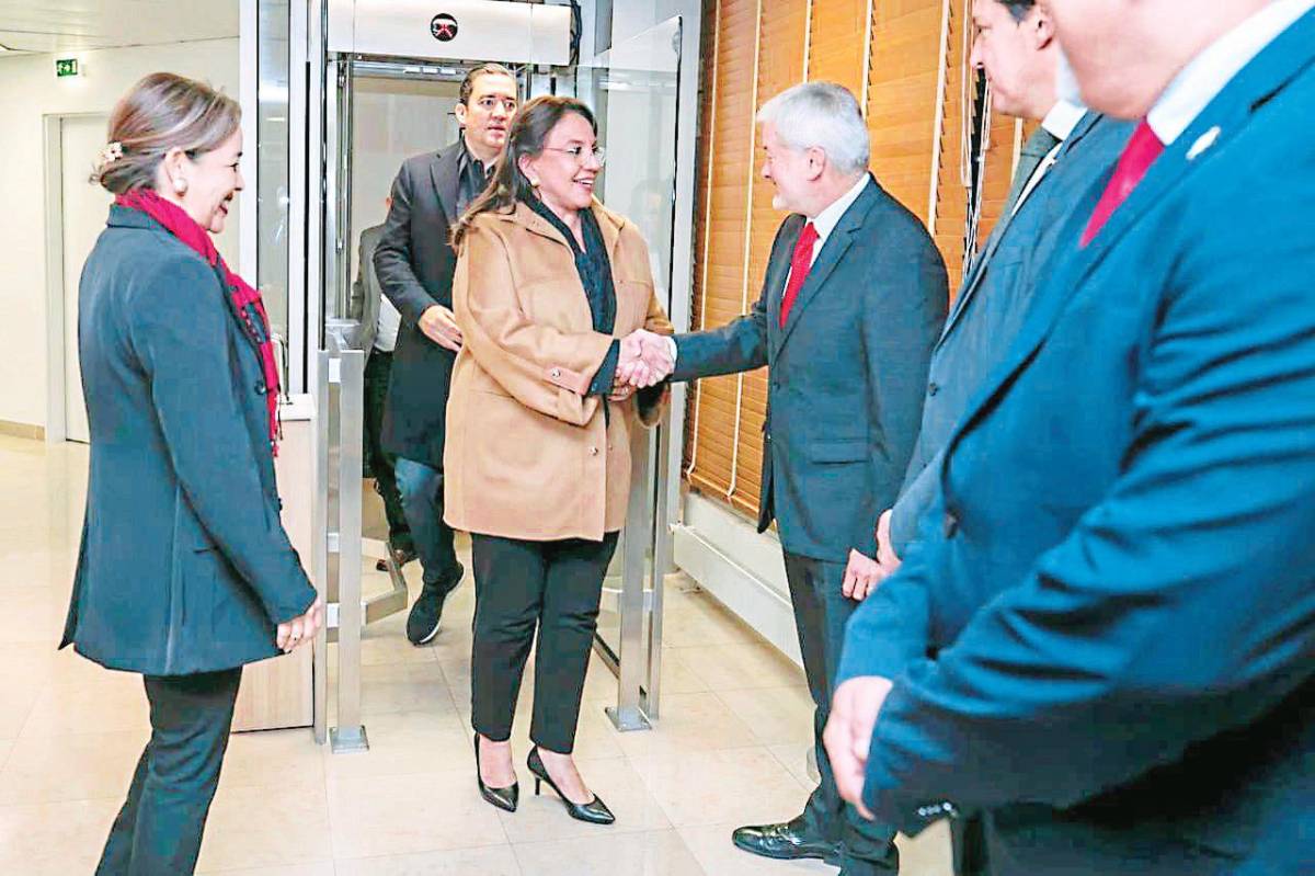 Xiomara Castro será recibida hoy por Emmanuel Macron en París