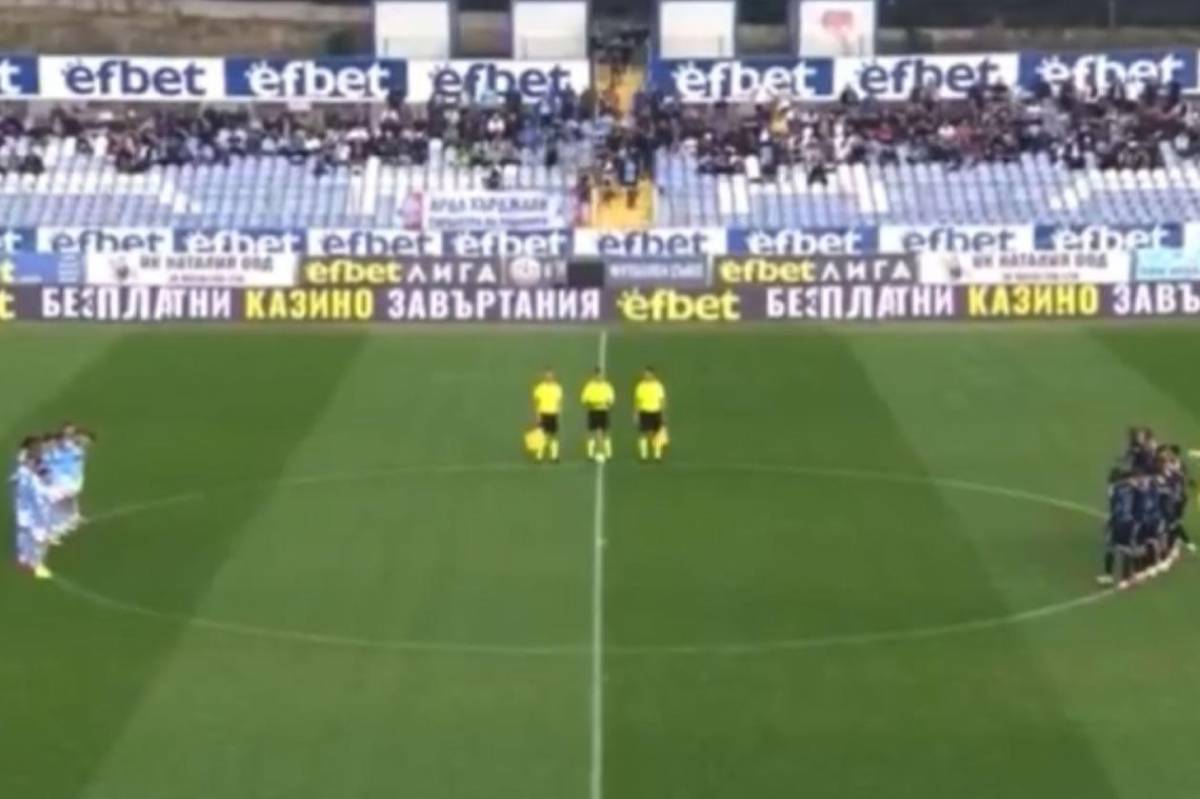 Insólito: Realizan minuto de silencio a futbolista y resulta que está vivo