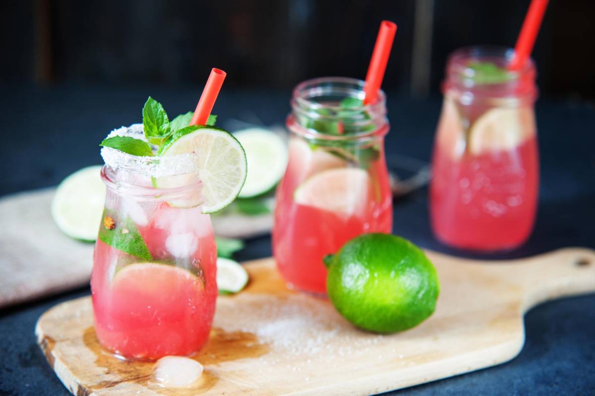 Bebidas naturales, frutales y refrescantes para mitigar el calor