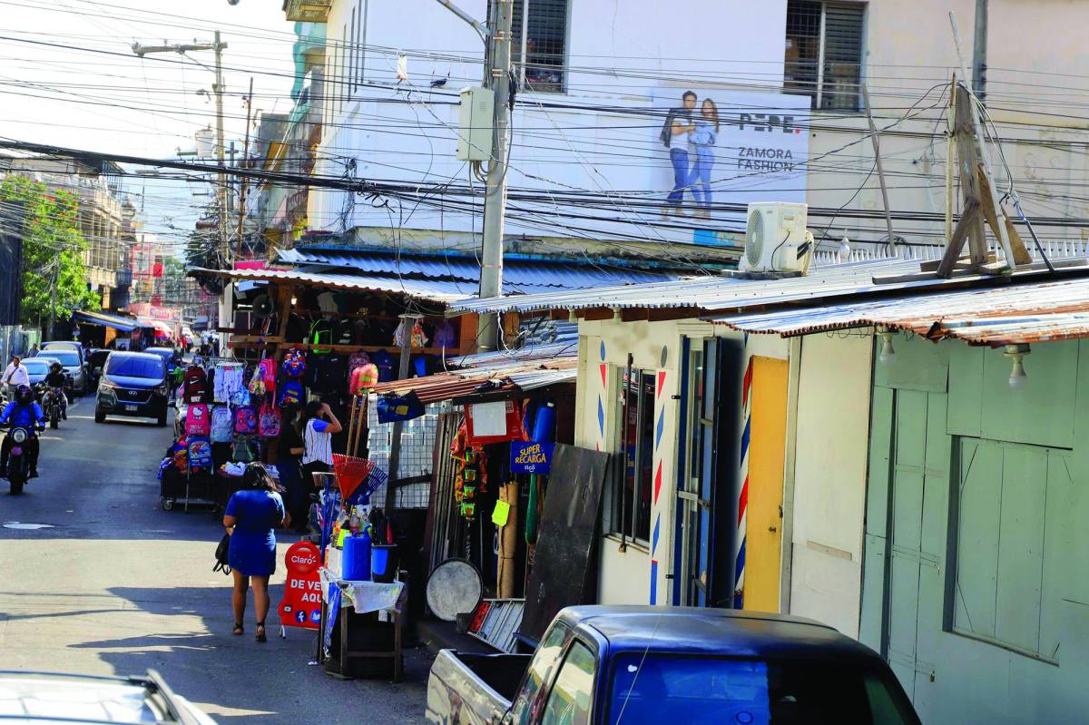 Abastos y Mercados emplaza a vendedores que rodean la catedral