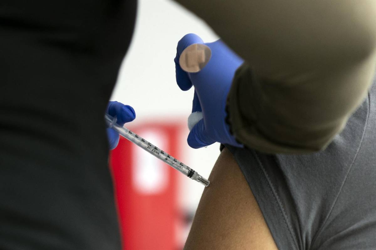 EEUU exigirá vacuna anticovid a solicitantes de residencia permanente