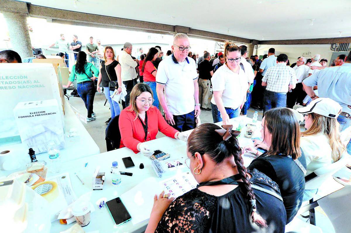 Por dos años estará como presidente Gustavo Solórzano en la presidencia del Colegio de Abogados de Honduras.