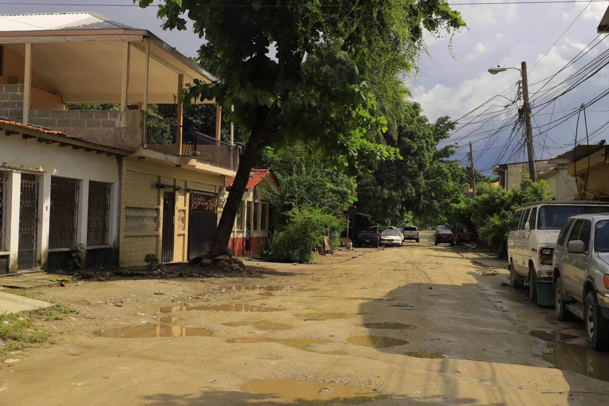 Piden pavimento en la Valle de Sula y reparación de alumbrado público