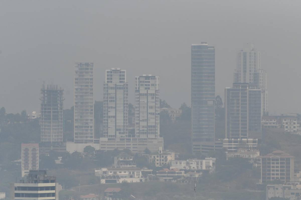 Aconsejan usar mascarilla KN95 para evitar respirar aire “muy perjudicial”