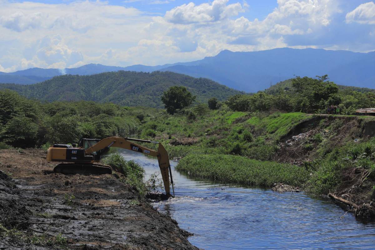 Inicia mantenimiento en canales; reparación de bordos en espera