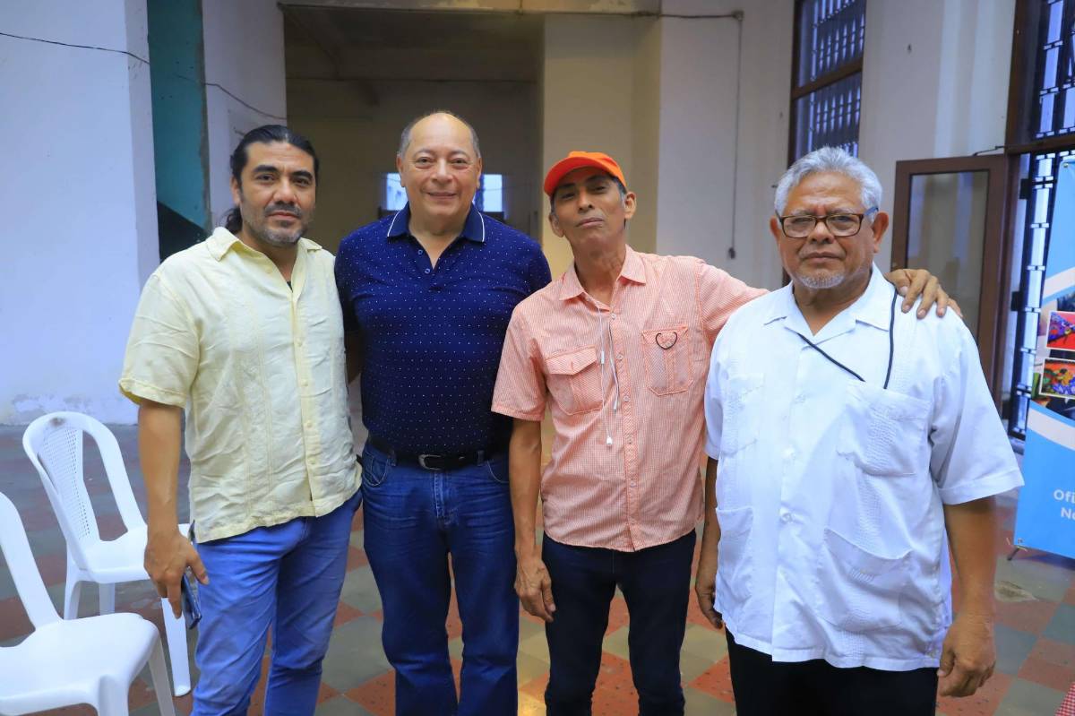 Julio César Pineda presenta su libro “Conversaciones en el alba del patio”