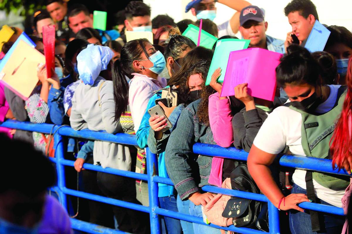 El gobierno debe crear condiciones positivas para que llegue la inversión y ofrezcan empleos, dicen empresarios.