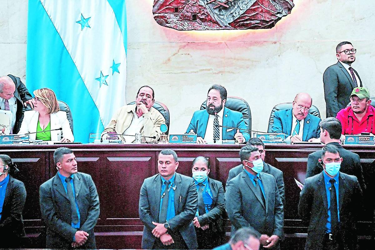 Constitución avala autoconvocatoria ante negativa de Luis Redondo