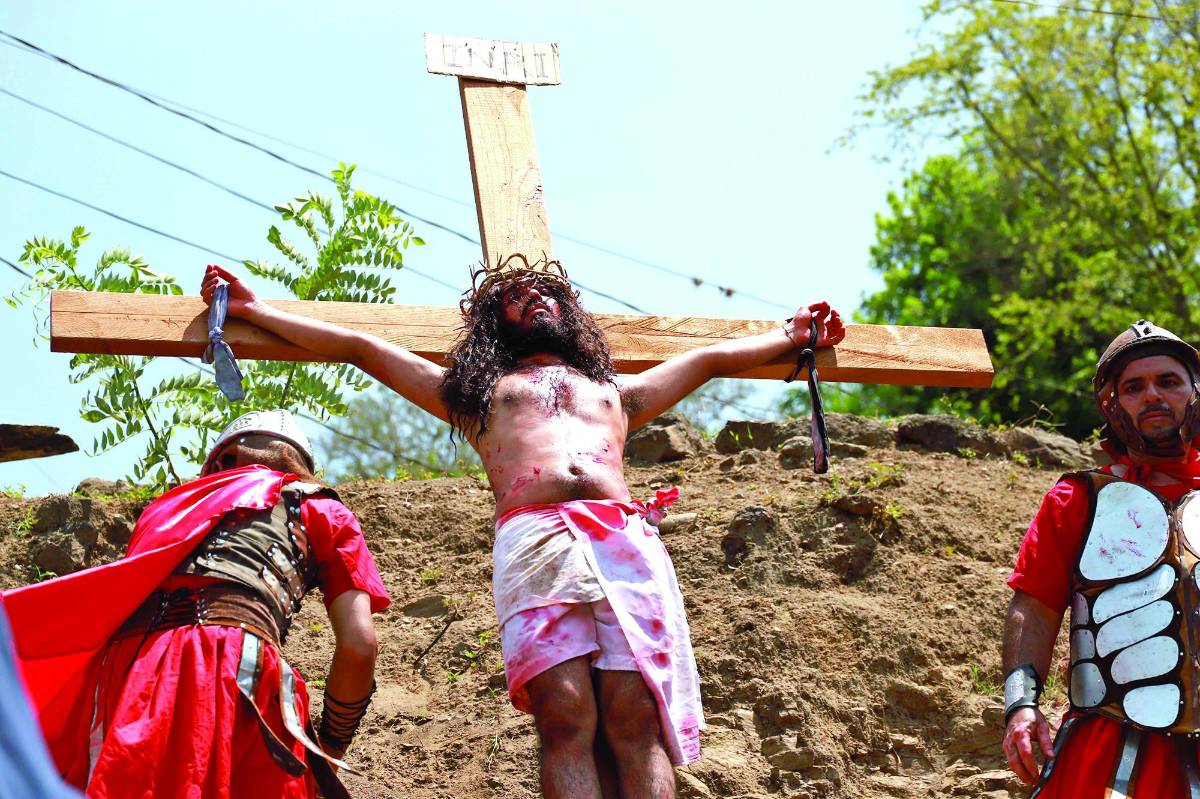 Santa Bárbara: trinitecos encarnan la Pasión de Cristo