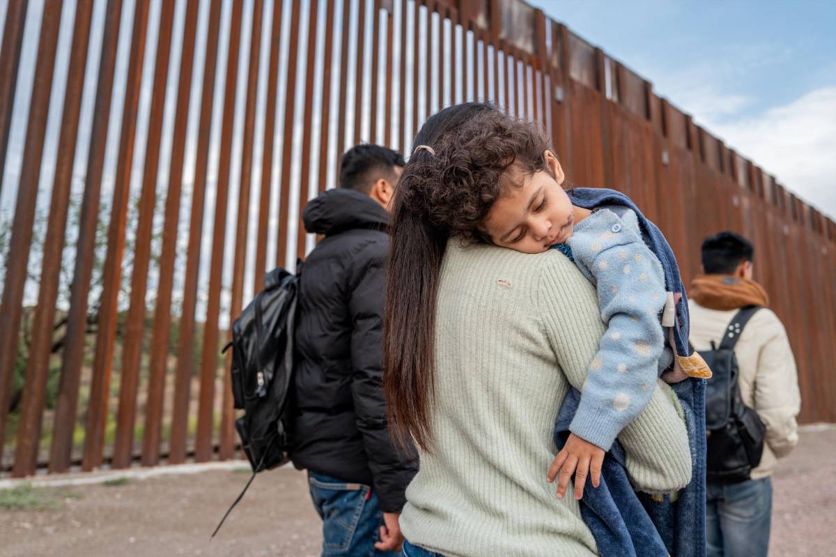 Un juez de Texas protege albergues para migrantes contra el “acoso” del estado