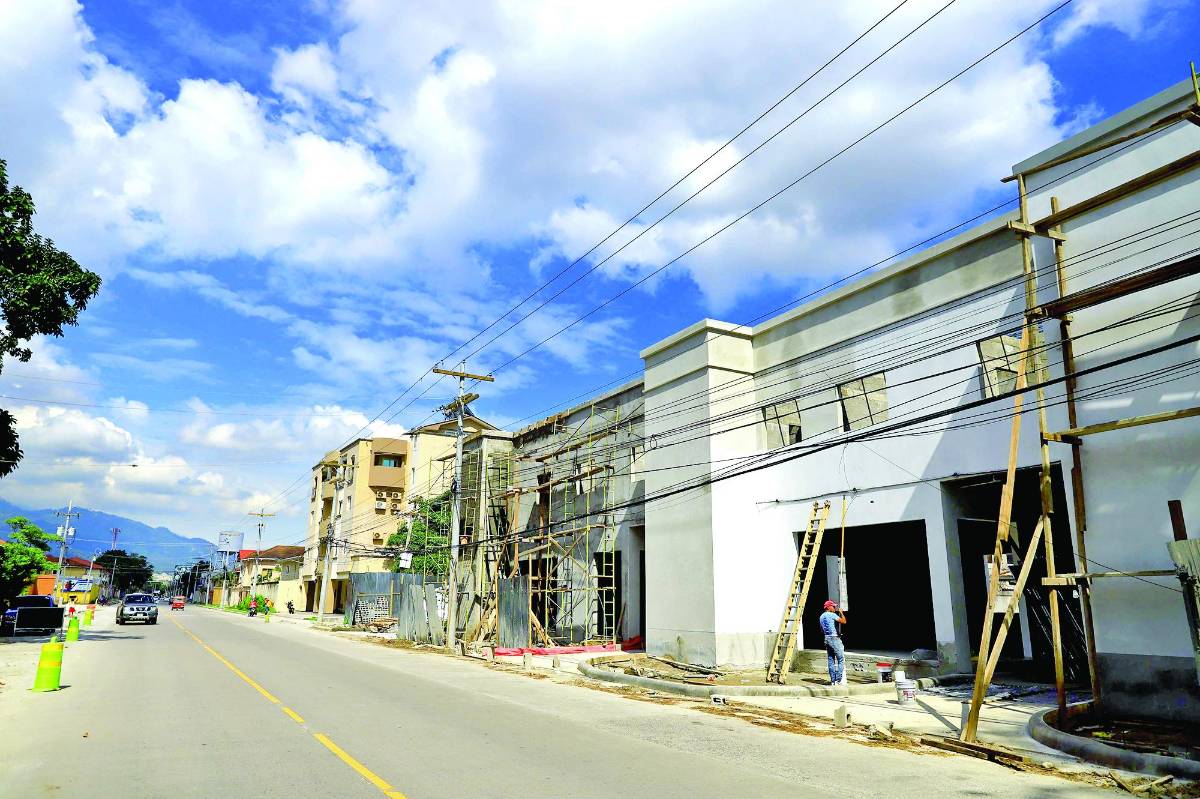 Edificios de plazas comerciales en San Pedro Sula.