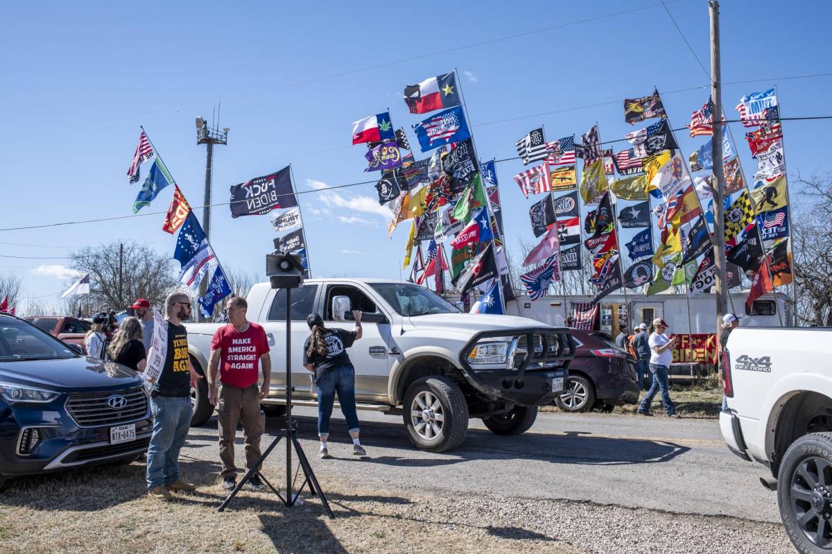 Activistas del “Ejército de Dios” levantaron un campamento en una pequeña comunidad de Texas.