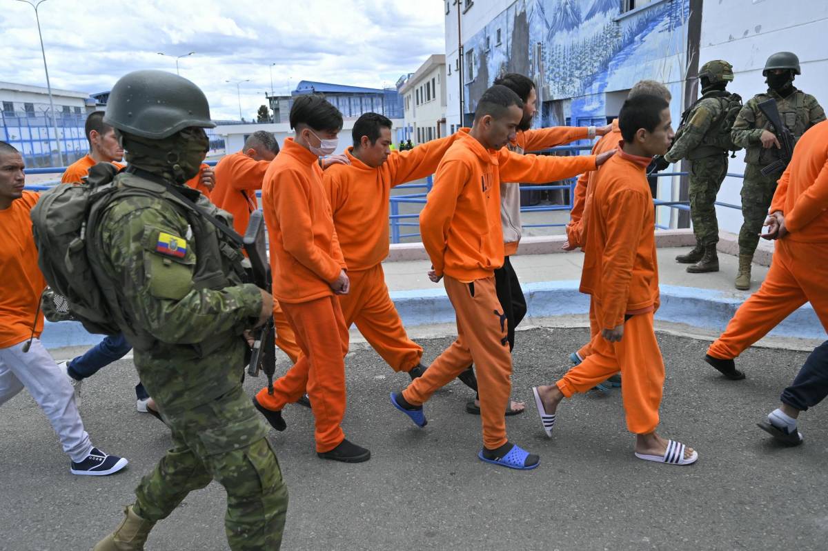 Tres presos se fugan de cárcel militarizada en Ecuador
