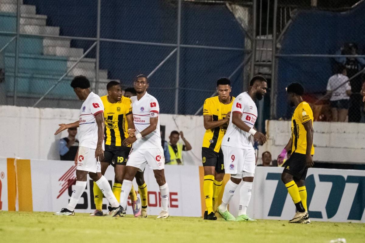 Peleas en el Real España-Olimpia, lo que pasó con Menjívar y brasileña sorprende