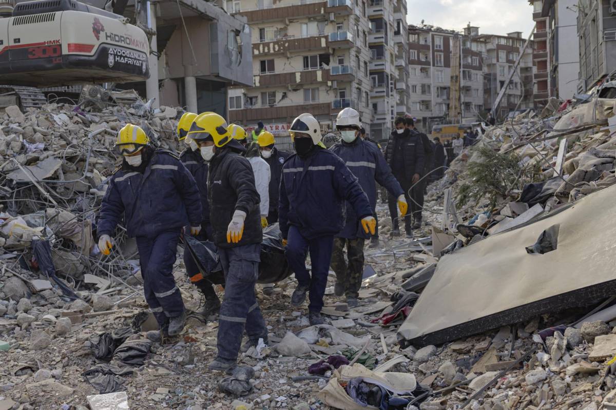Turquía da casi por cerrada la búsqueda de supervivientes, tras 41,100 muertos
