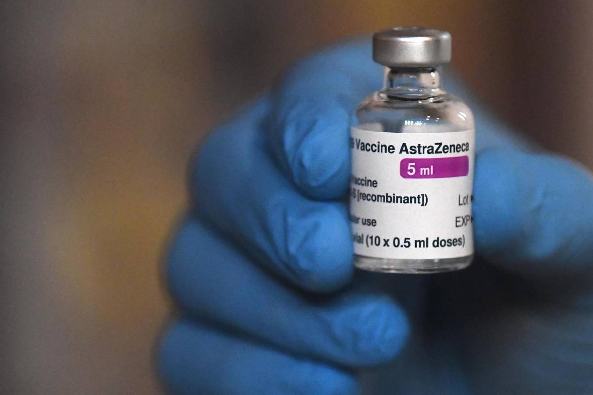 Oxford y AstraZeneca trabajan en la adaptación de su vacuna contra la variante ómicron