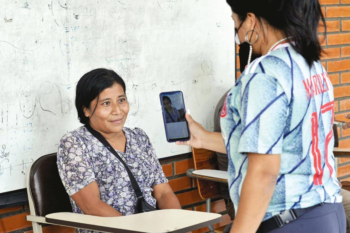 Registro asegura que entregará 450,000 DNI restantes en 18 días