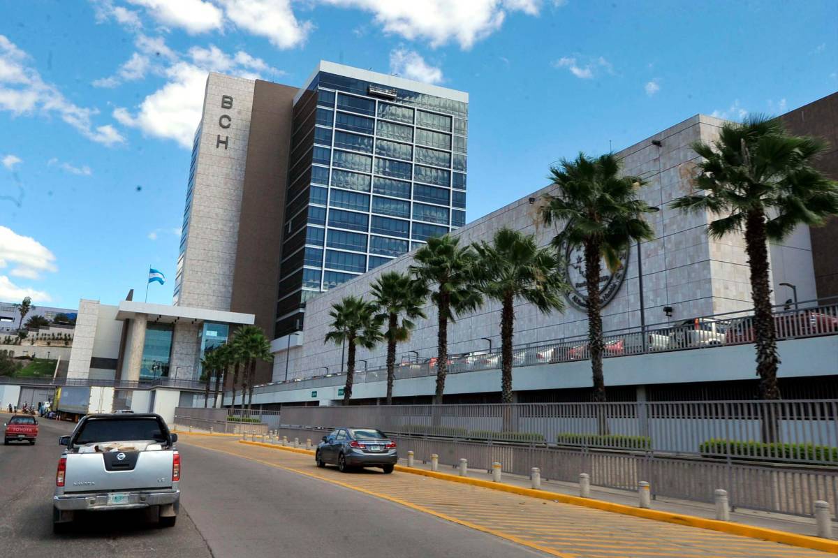 En deterioro la calificación de riesgo país en el mercado de bonos